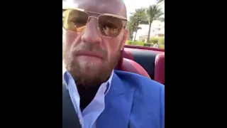 Conor McGregor & Conor Junior curtindo um som no  Rolls Royce