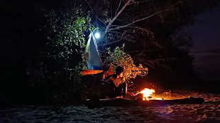 CAMPING DI TEPI LAUT DITERJANG BADAI, DAPAT IKAN LANGSUNG DI BAKAR