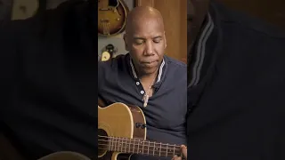 The bass behind Eric Clapton Unplugged (w/ Nathan East) 🔥