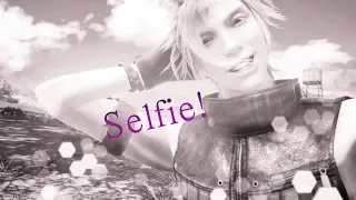 Prompto takes a selfie