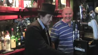 Shane McGowan - Pulling a pint in Philly Ryans bar