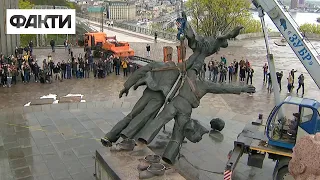 ⚡️Довелося відпиляти ноги! У Києві демонтували пам'ятник, присвячений дружбі РФ та України