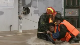 Downpour Forms Torrential River, Rescuers Nearly Washed Away in China's Hubei