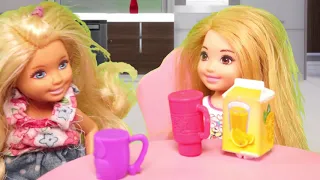 Rodzinka Barbie - Julka sama w domu. Bajka dla dzieci po polsku. The Sims 4. Odc. 91