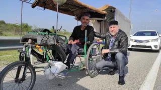 Инвалид в Инвалидной коляске едет на Хадж в Мекуу