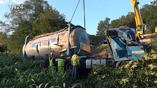 10.07.2020 - VN24 - Tanker truck breaks through the guard rail and overturns on a slope