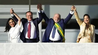 Brésil : investi président, Lula s'engage "à reconstruire le pays"