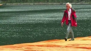 L'arancione di Christo sul Lago d'Iseo: si cammina sulle acque
