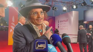 Johnny Depp thanks the audience on the red carpet of the Deauville Film  Festival 2021