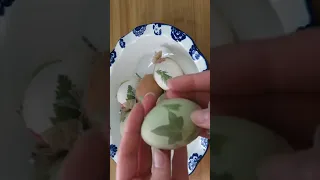 🥚🌿🌸Use onion skins to decorate Easter eggs!