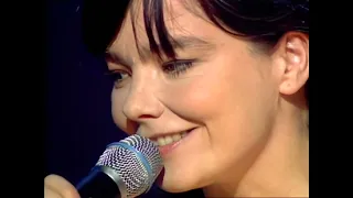 BJORK- Hidden Place -TOTP, UK(8/17/2001)4K HD