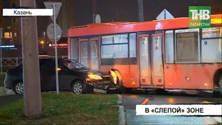 Иномарка и маршрутный автобус столкнулись на выезде с территории АЗС * Казань | ТНВ