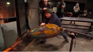 Large blown glass piece shatters - Rare Lino Tagliapietra footage