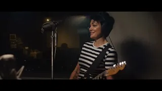 Sarah McLeod - You Keep Me Hangin On (cover)