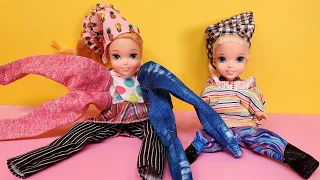 Dress Up mess ! Elsa and Anna toddlers - dresses - shoes - purses