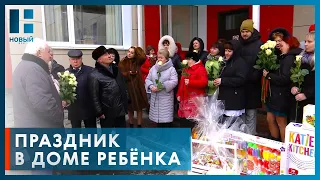 Депутаты Тамбовской Облдумы поздравили сотрудниц Дома ребенка c 8 марта