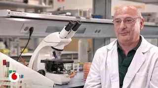 El microbiólogo español que está rozando el Premio Nobel