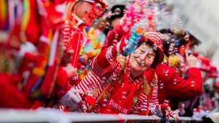 Karneval in Köln: Jecken feiern wieder ohne Corona-Einschränkungen