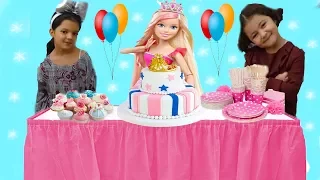 BARBİE'YE SÜRPRİZ DOĞUMGÜNÜ PARTİSİ! ÇOK EĞLENDİK DANS ETTİK  Happy Birthday Barbie Funniest Kids