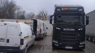 Nowa Scania R 450 miała być szybka wymiana tylnej lampy . A skończyło się na naprawie instalacji...