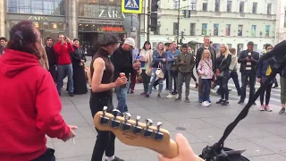 Уличные музыканты. Танцы на Невском проспекте.  СПб Питер Петербург