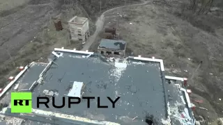 В Донецкой области беспилотник заснял детей, играющих на площадке среди руин