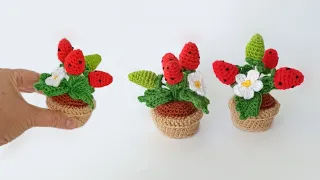 🍓🍓How to crochet a mini pot with a fragrant strawberry bush / Amigurumi flowers🍓🍓