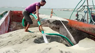 Unloading Giant Ship Full of Sand With a Genius Technique