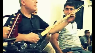 Ixtiyar Qədirov ustad zərb alətində Nəzir Salyanlı. Nağara ifaçısı Salyan Rafetin  ovladlarinin toyu