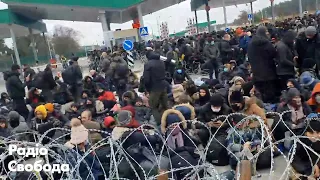 Мігранти в Білорусі: близько 2 тисяч людей намагаються перейти кордон з Польщею через КПП