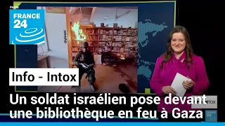 Un soldat israélien se prend en photo devant une bibliothèque en feu à Gaza • FRANCE 24