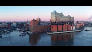 A flight around the Elbphilharmonie