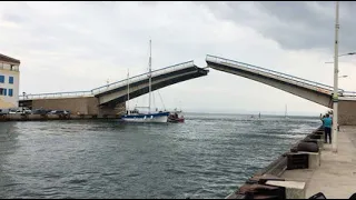 Martigues : un bateau près de se fracasser contre le pont levant