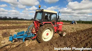 1984 International 885XL 4WD 4.4 Litre 4-Cyl Diesel Tractor (83 HP) Ransomes Plough