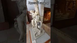 Сложная скульптура в музее Анкары: сломать можно на любом этапе изготовления