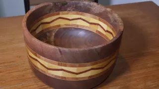 Bacia em madeira zigzag - Turning wood bowl