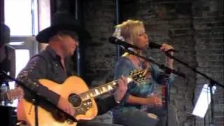 Lorrie Morgan Leaving on your mind @ Tracy lawrence's Fan Club Party CMA FEST