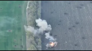 Ukraine's 25th Airborne Brigade destroy 2 × Russian T-72B tanks and a BMP-2 IFV by artillery fire