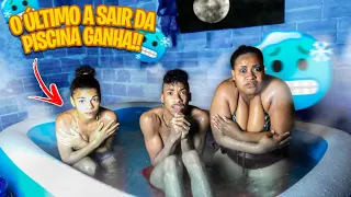 O ÚLTIMO A SAIR DA PISCINA GANHA 30 REAIS!! *Quase Congelamos..*