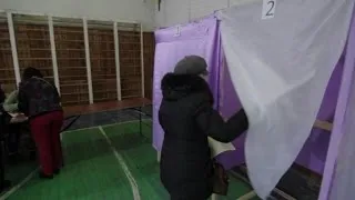 Frontline Ukraine port votes in delayed local poll