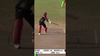 Chris Gayle BREAKS his bat! 😬