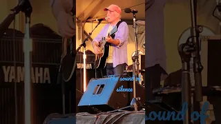 Paul Simon appears as a surprise guest and sings the "Sound of Silence" @ the Newport Folk Festival.