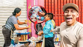 NIÑO COMPRA TODOS LOS PUESTOS DE LA CALLE!! 💸💰💵