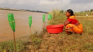 Fishing Video 🐠🐬|| Village boy and girl is  fishing in the river using bottles || Hook fishing