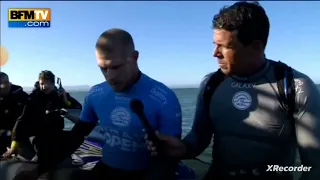 Le serfeur Micke Fanning attaqué par un requin en pleine compétition