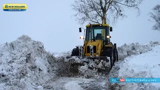 Odśnieżanie New Holland  LB 115 | Pushing the snow New Holland  LB 115