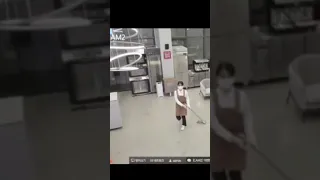 A korean girl dancing to itzy loco and caught on CCTV 🤣🤣#shorts #viralvideo #viral