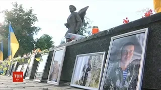 Українці вшановують пам’ять загиблих у авіакатастрофі військового літака під Луганськом