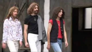 BEE GEES STAYIN´ ALIVE PARODY