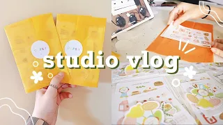 STUDIO VLOG 02 // opening my shop + packaging orders + organizing my desk ☀️